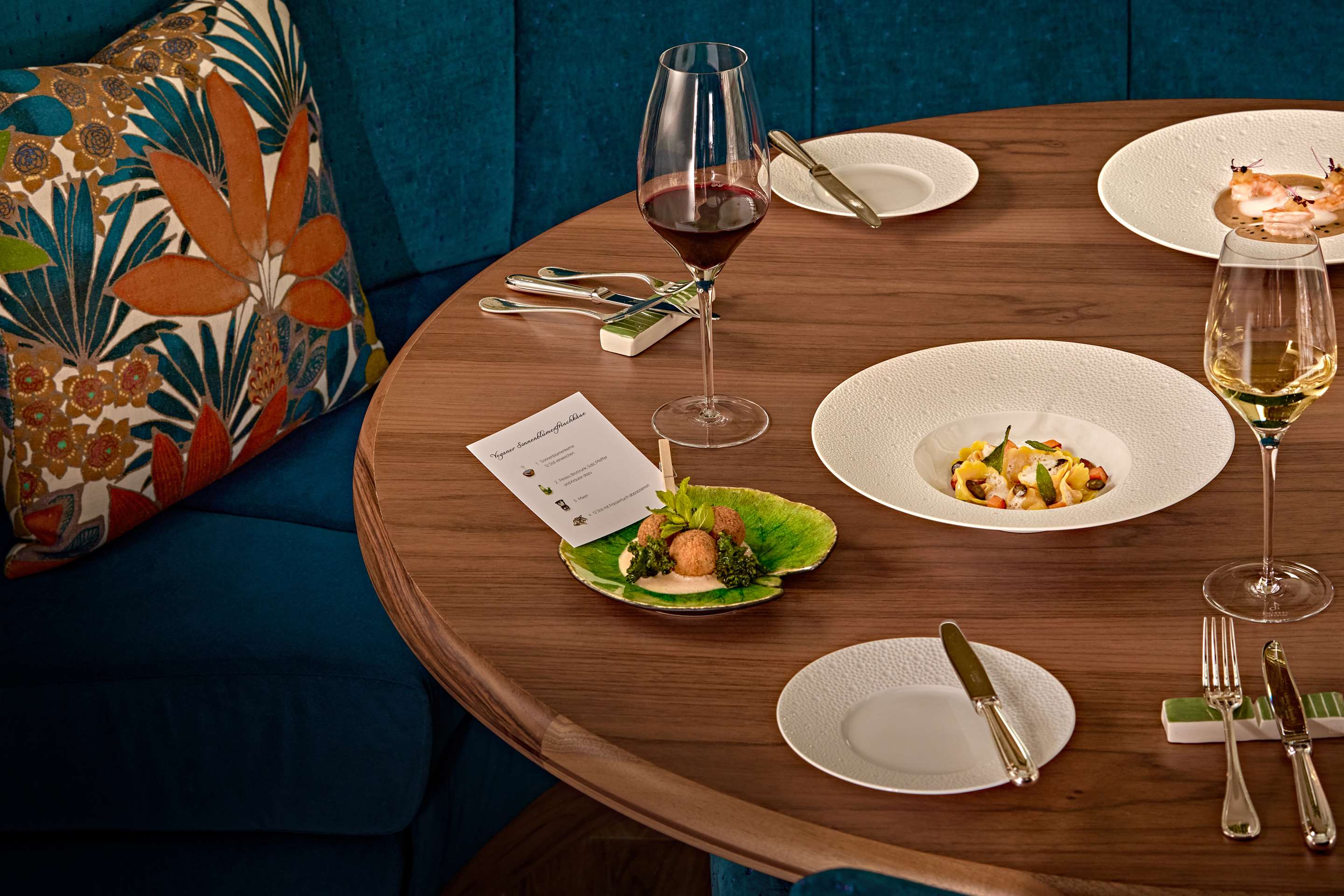 Radius by Stefan Beer