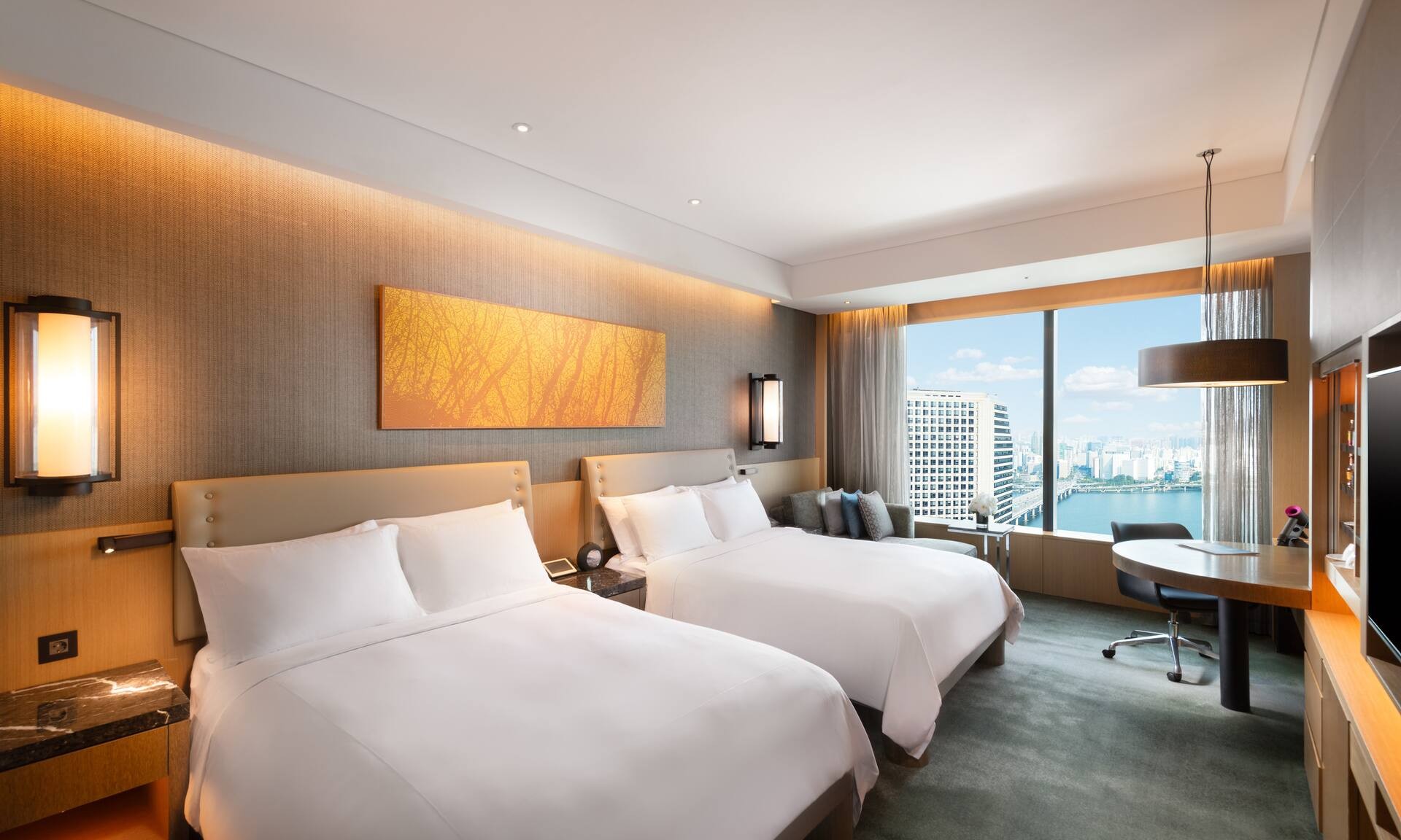 디럭스룸 시티/리버 뷰, 퀸베드 2개