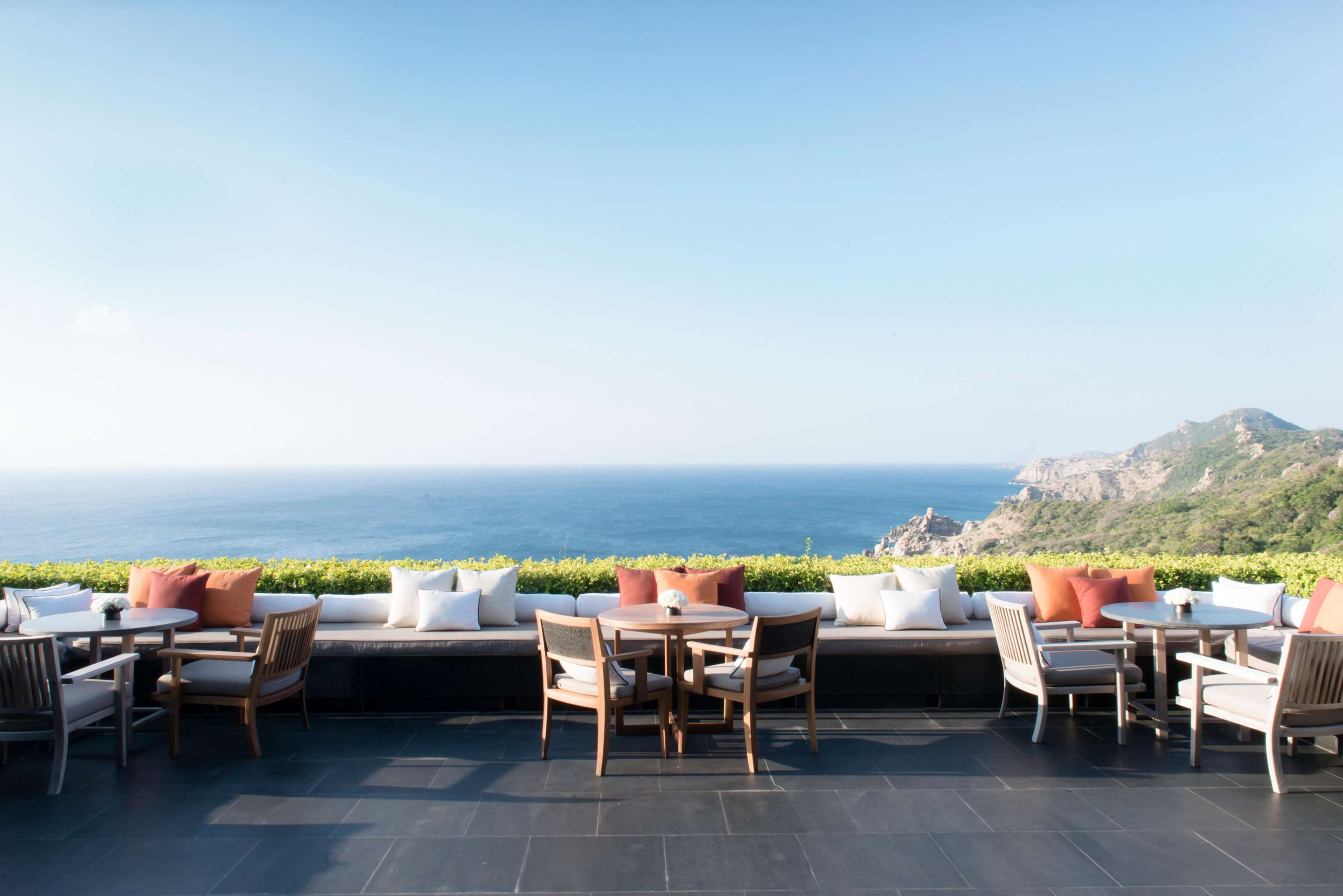 Amanoi  Dining  Main Restaurant Terrace