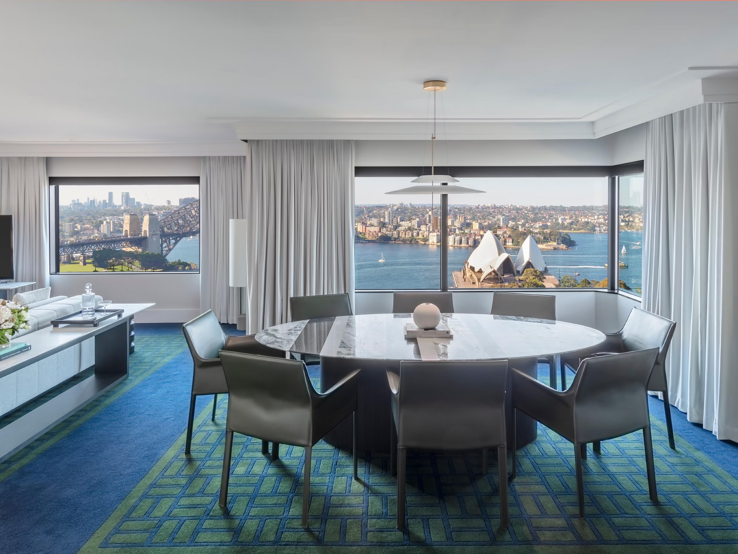 로얄 오페라 스위트 클럽 인터컨티넨탈 이용 가능