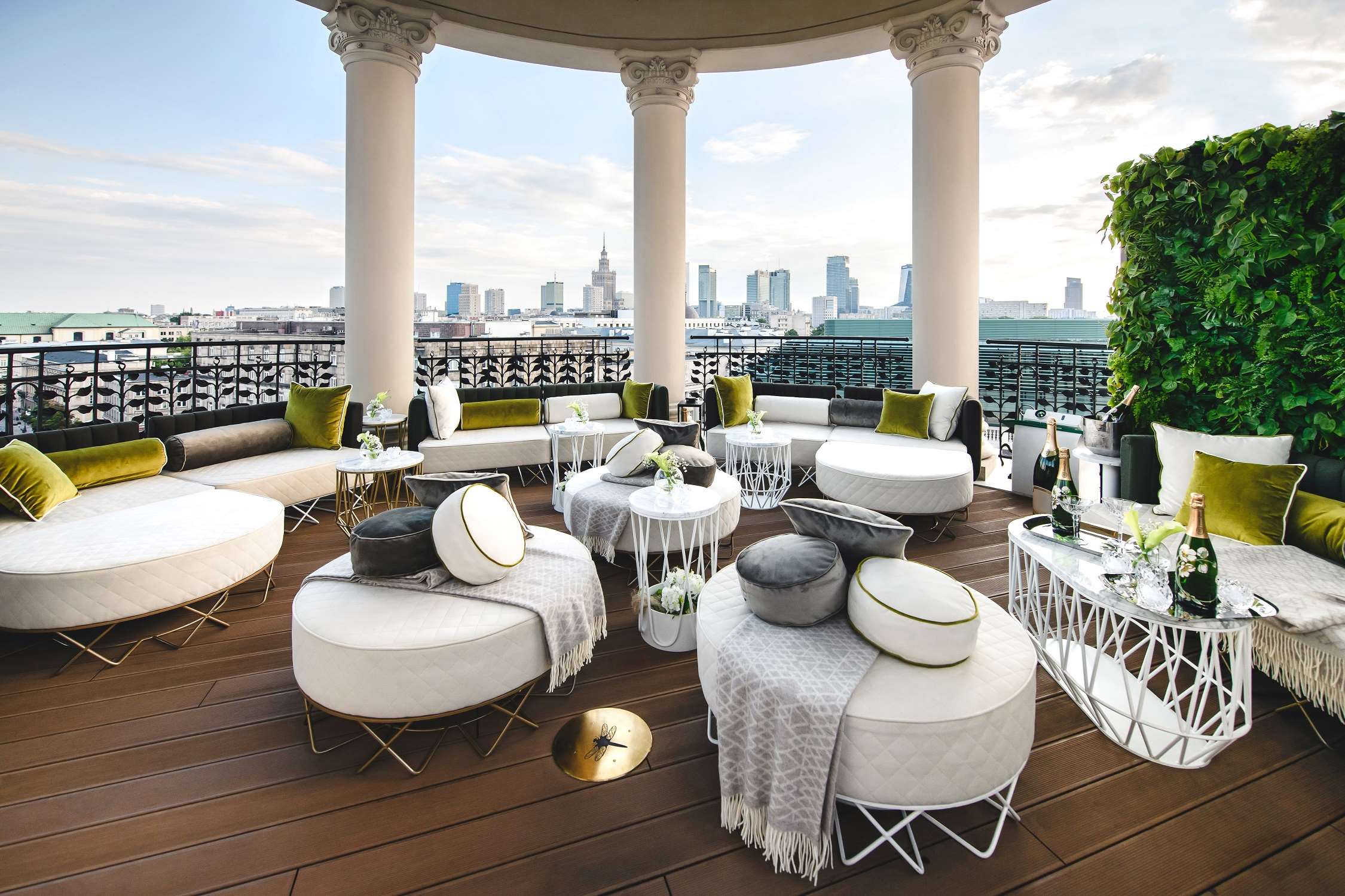 Belle Epoque Champain bar