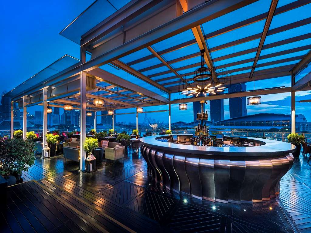 Rooftop Bar - Lantern (Bar Area)
