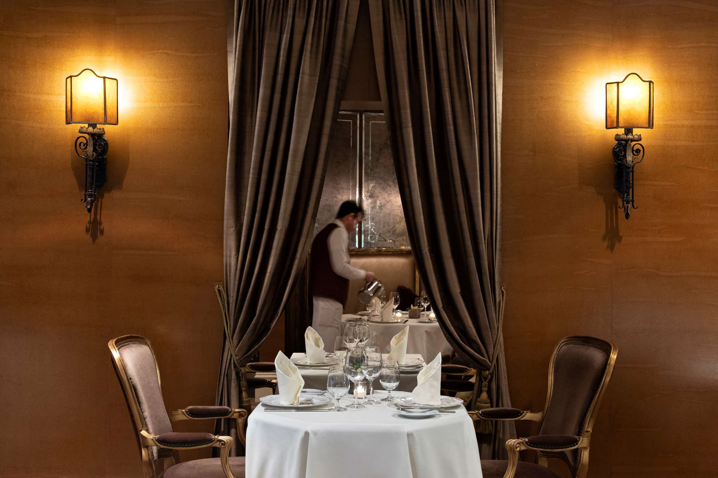 Bacchus - Table Setting