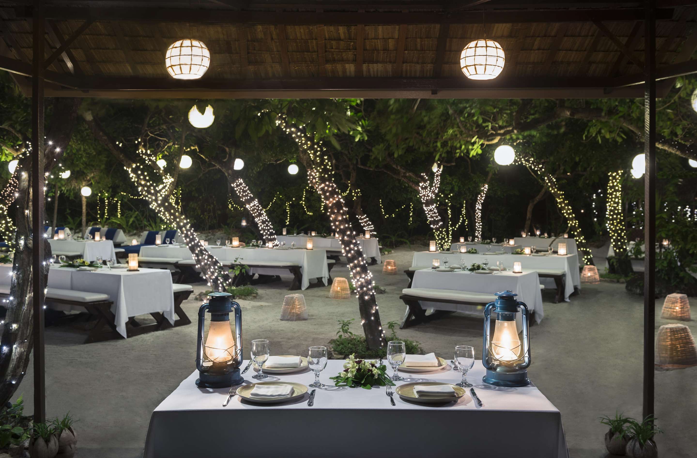 Amanpulo  Picnic Grove Dinner Event