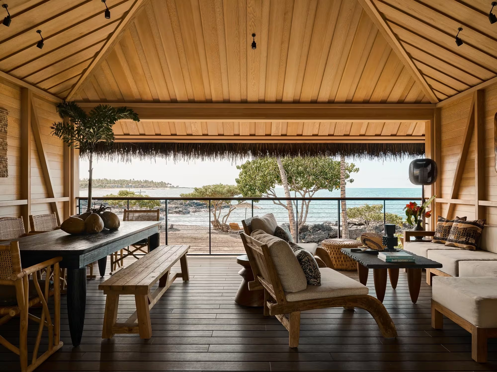 오션 프론트 블랙 샌드 투 베드룸 카우할레