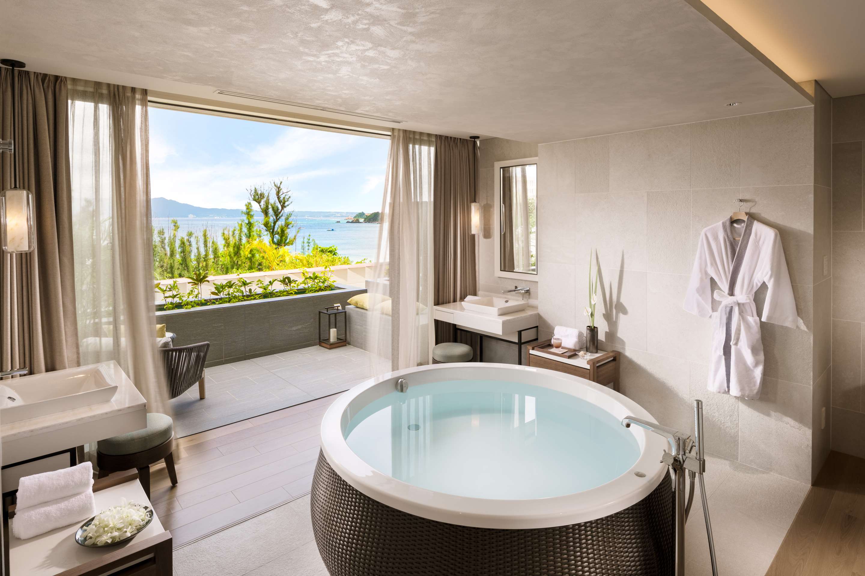 SpaHalekulani Bathtub