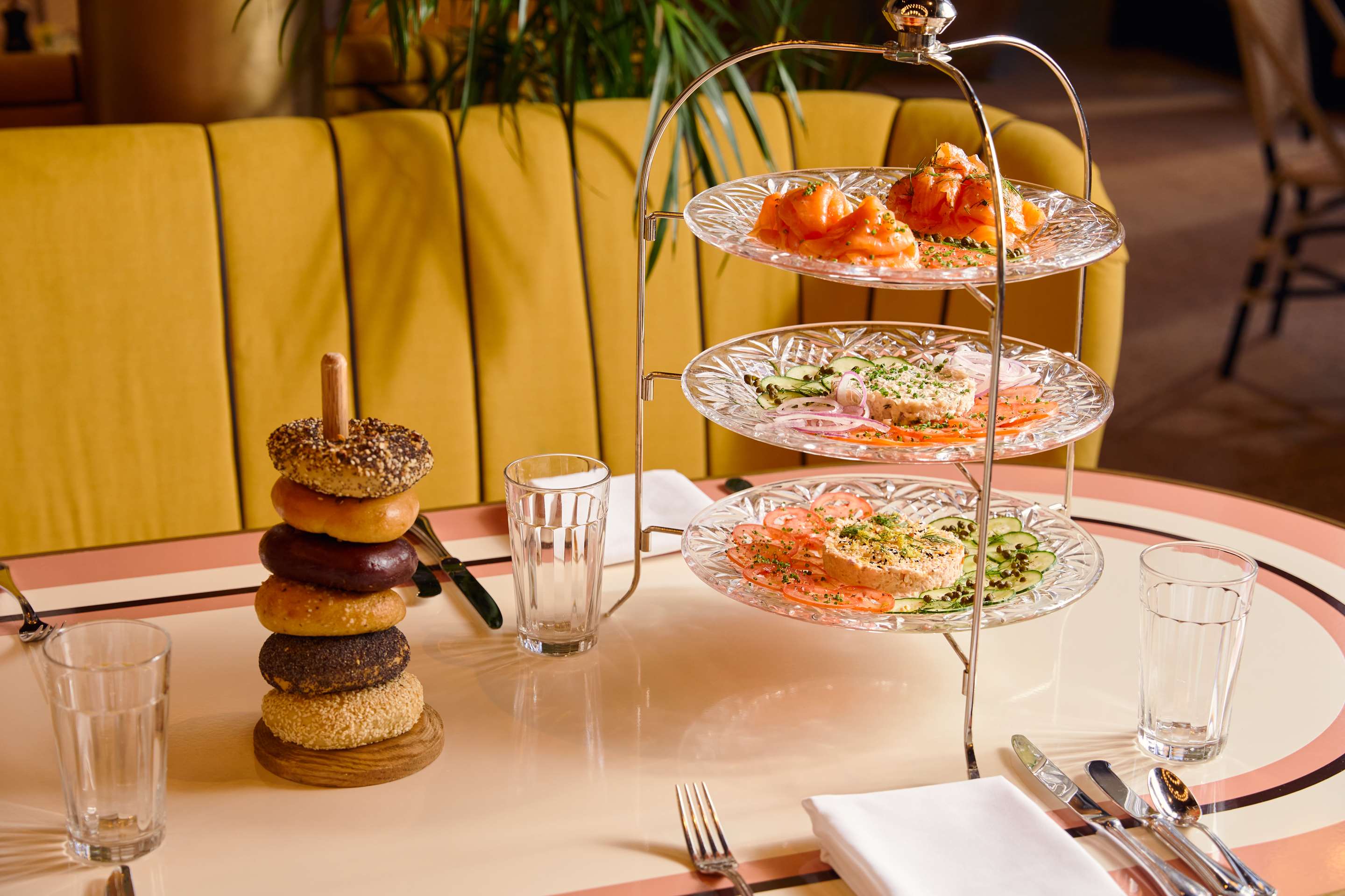 PRESS Sadelles Table set up