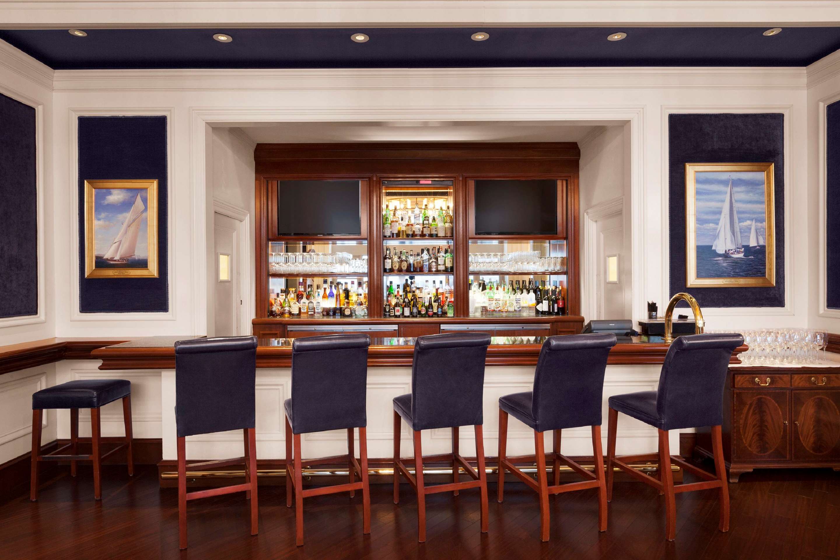 Rowes Wharf Sea Grille Bar