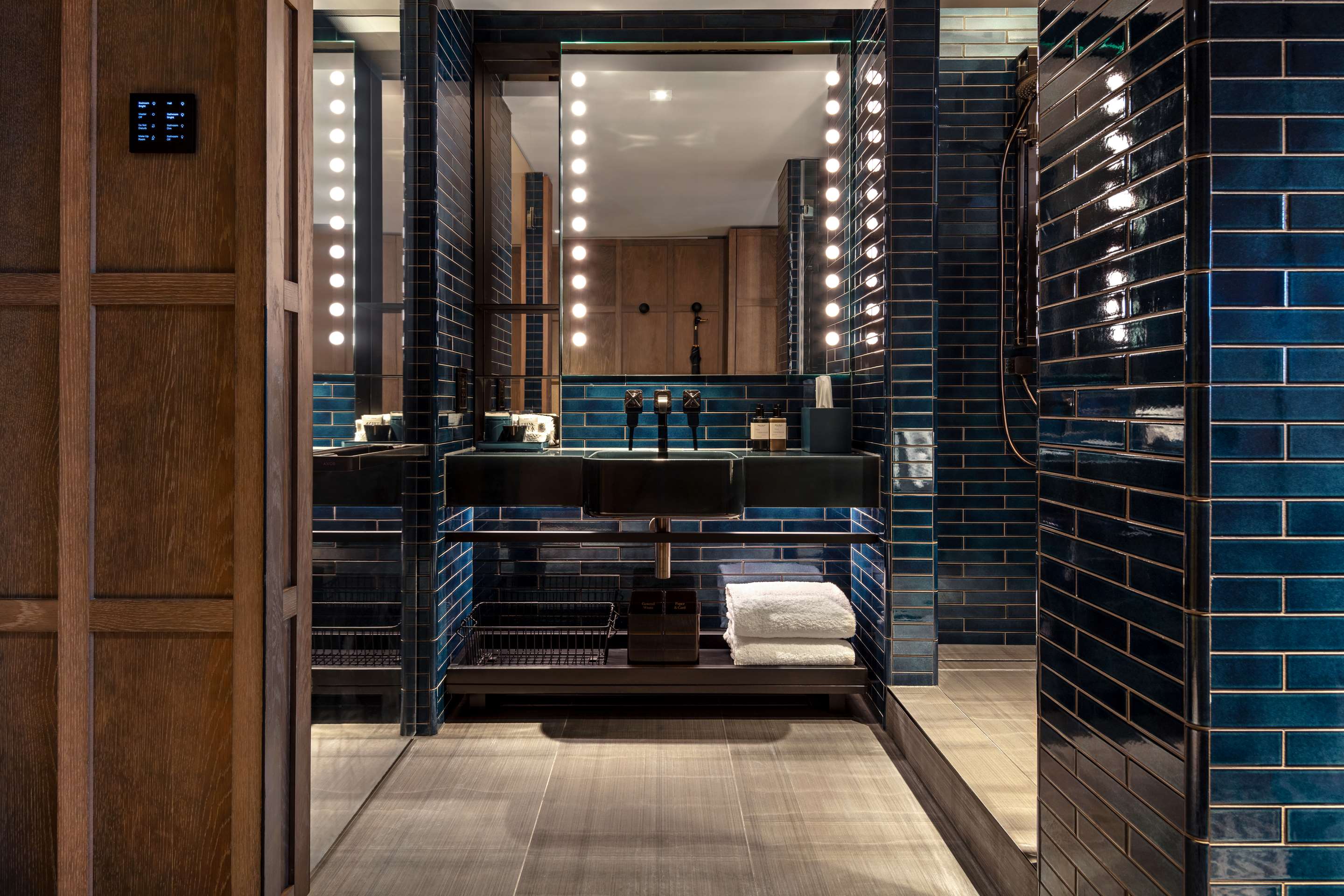 The Londoner Bedroom Bathroom
