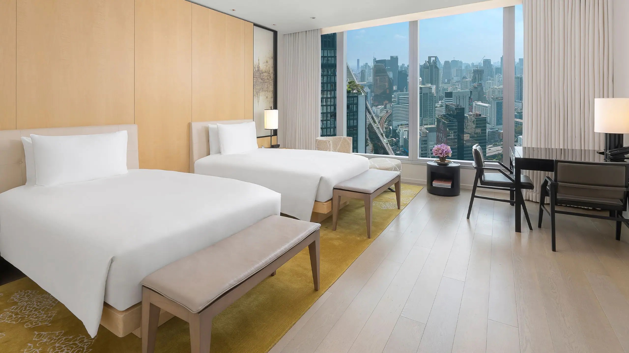 트윈베드 2개 + 킹베드 1개 코너