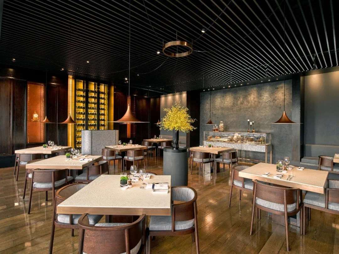 PHÉNIX eatery & bar