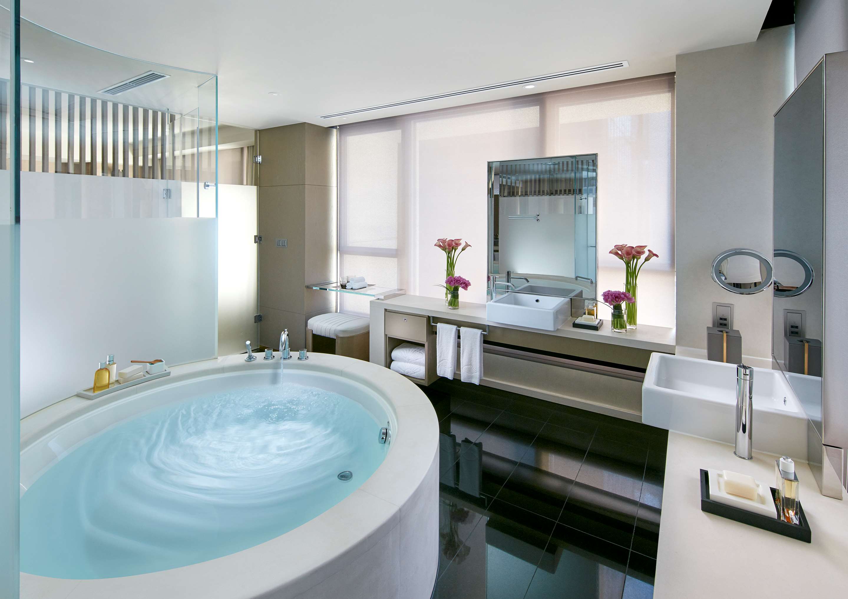 Spa-inspired 7-foot round bathtub (in all rooms & suites)