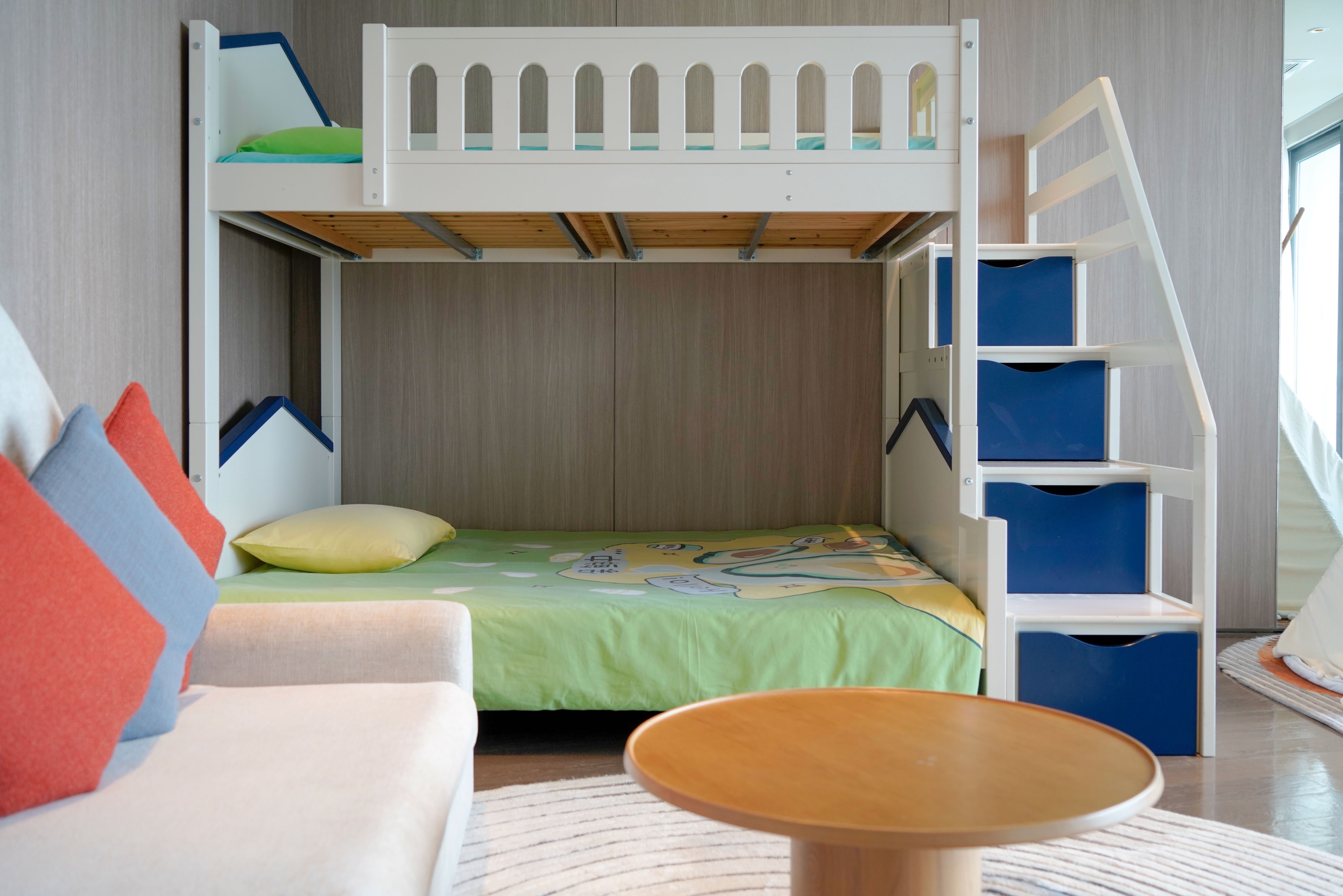 킹베드 1개 & 벙크베드 1개 주니어 스위트 키즈 테마 오션 뷰