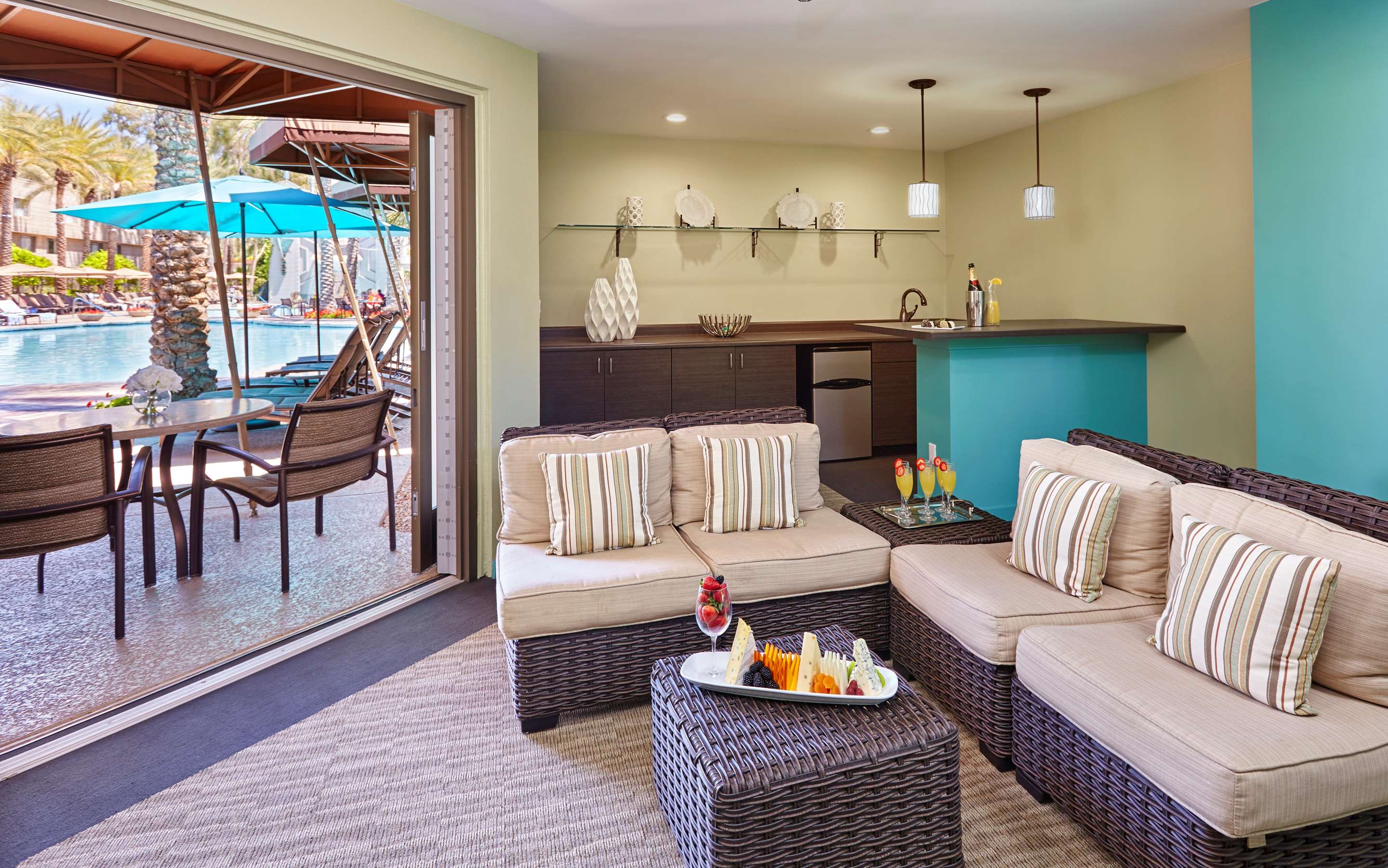 Paradise Poolside Cabana Suite