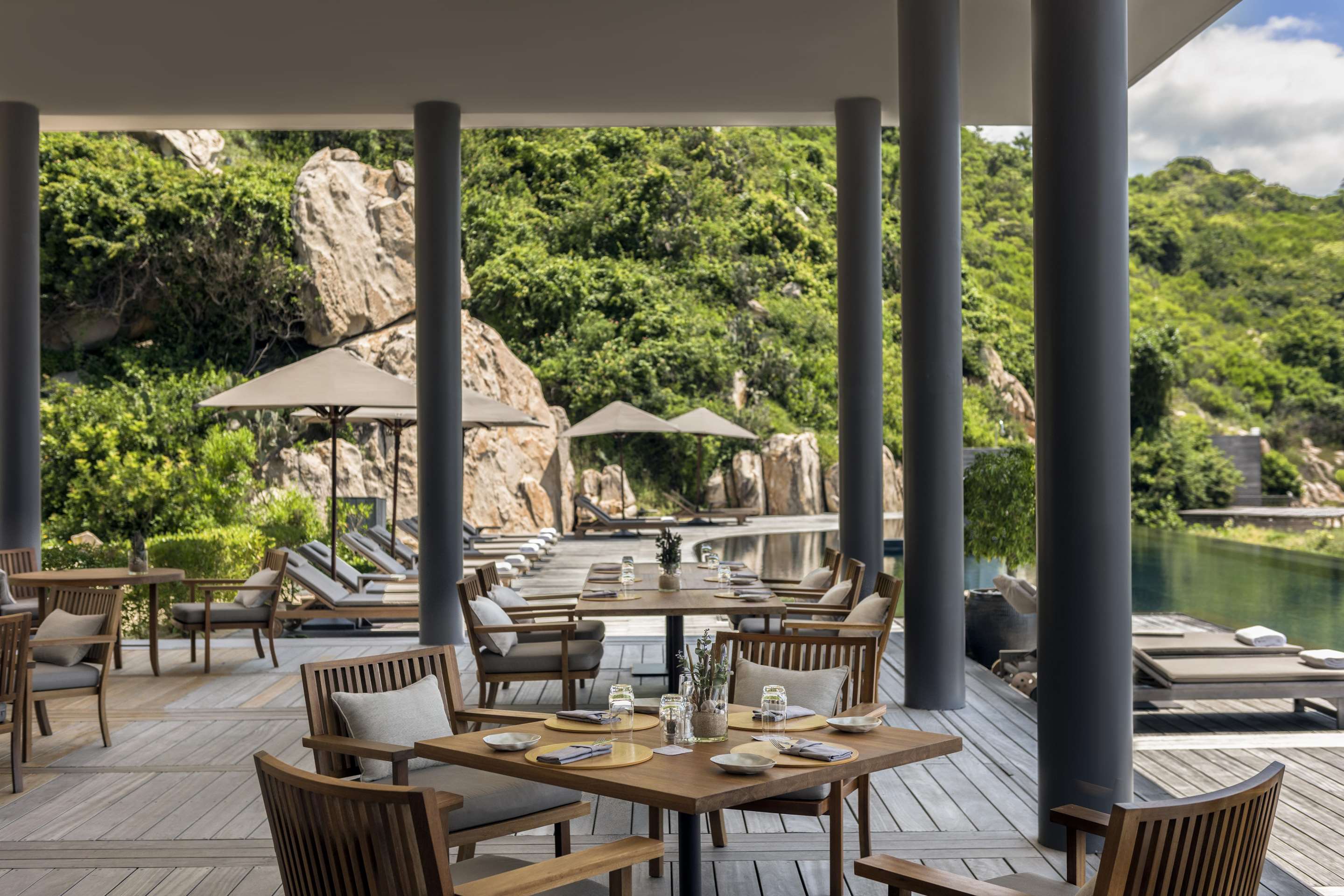 Amanoi  Dining  Beach Club restaurant