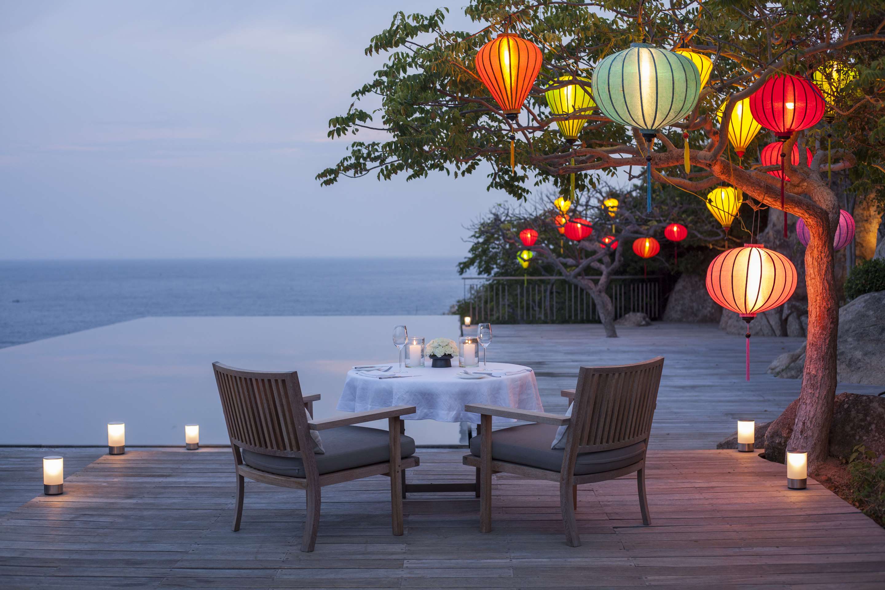 Amanoi  Private Dinner by Cliff Pool