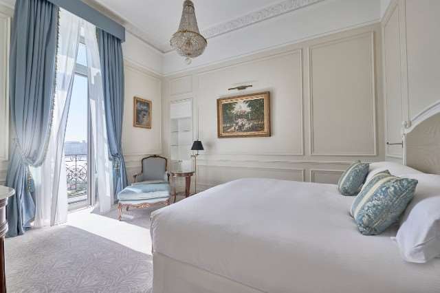 Cruise Liner Amabassador Suite