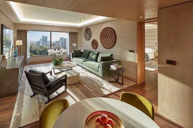Executive Suite/ST1K