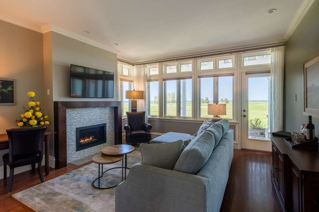 EXQUISITE EXECUTIVE SUITES