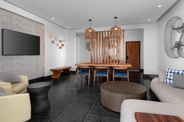 Tropical View Suite
