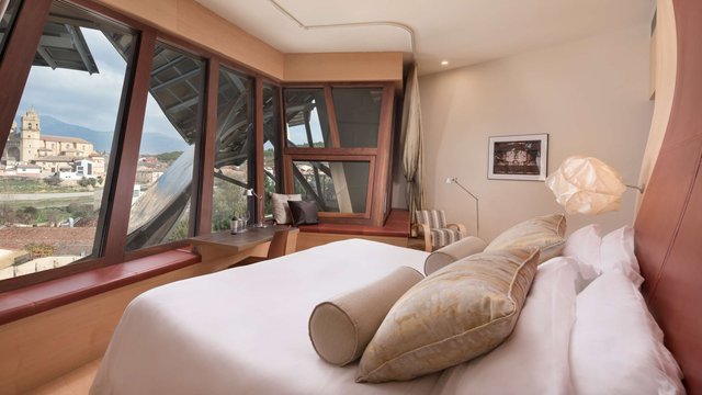 Premium Gehry Room