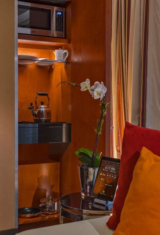 One Bedroom King Suite