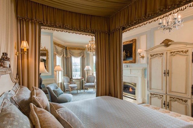 Louis XVI (Signature Room) 