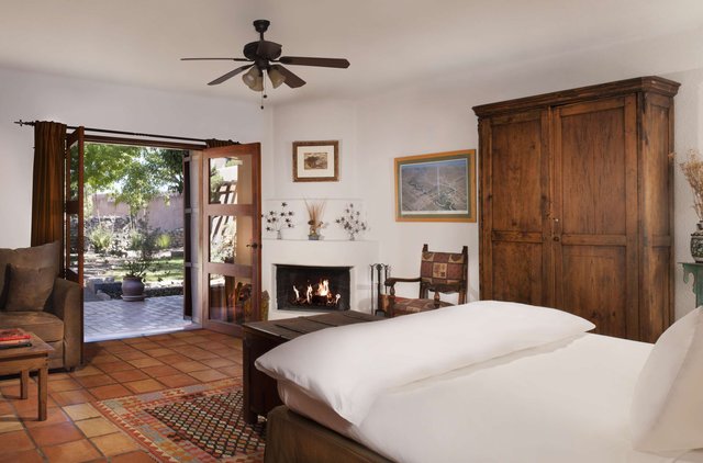 King Courtyard Room with Full Bed