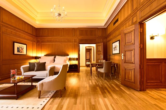 Presidential Suite King Size Bed