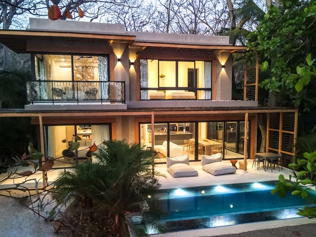 Beachfront Villa - 2 Kings and 2 Queens