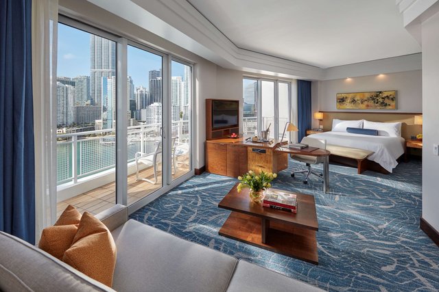 Junior Bay View Suite