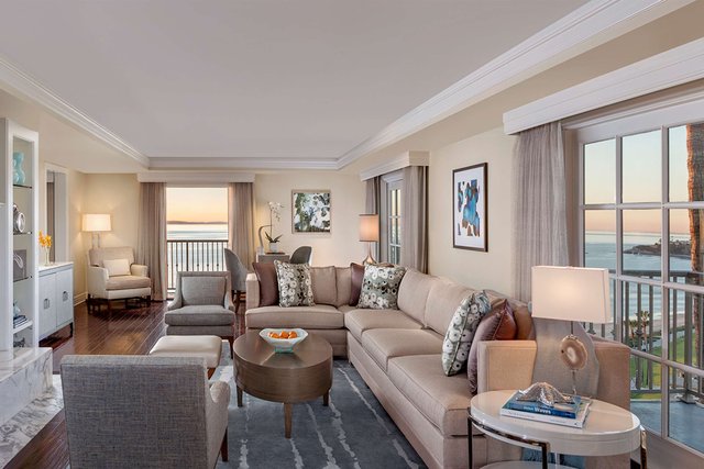 The Ritz-Carlton Suite