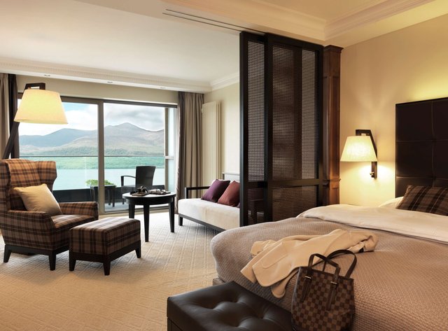 Superior Lakeview Room