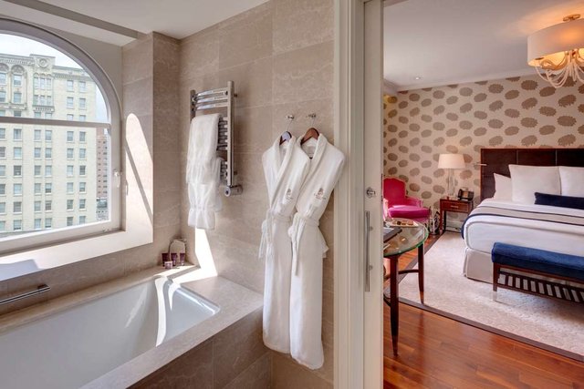 Signature Room King Bed