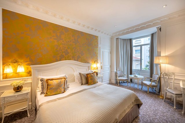 Superior King Room - City View
