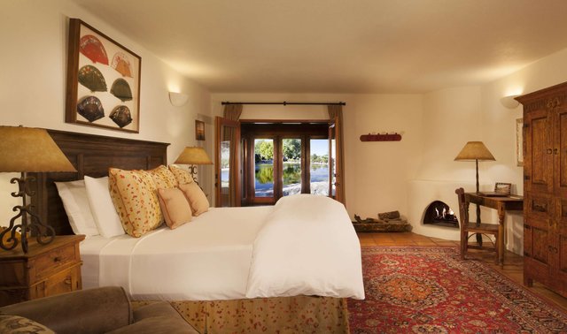 King Lakeside Room