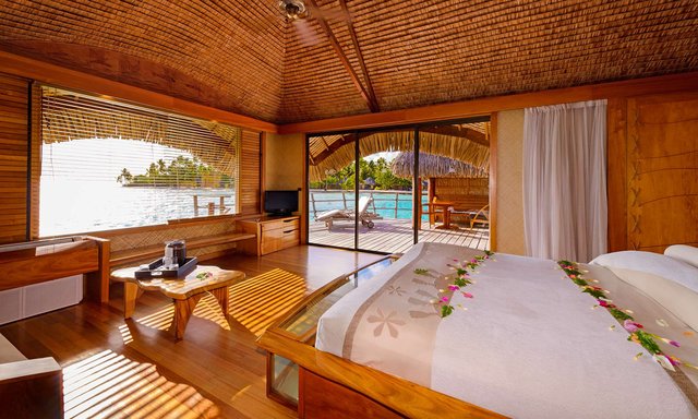 Taha'a Overwater Suite 