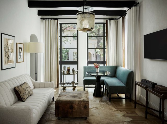 Climbing Rose Suite 1 King/Mobility