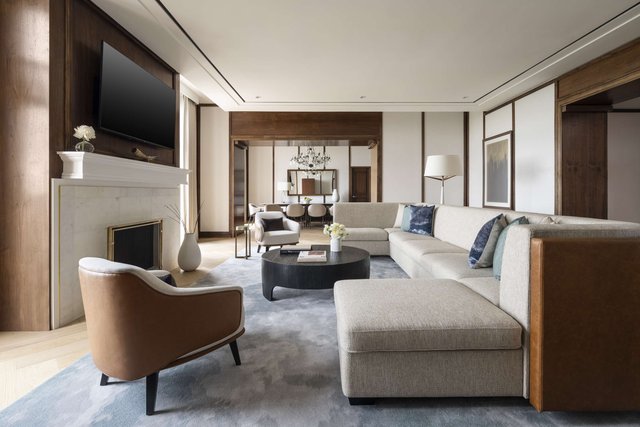 The Ritz-Carlton Suite