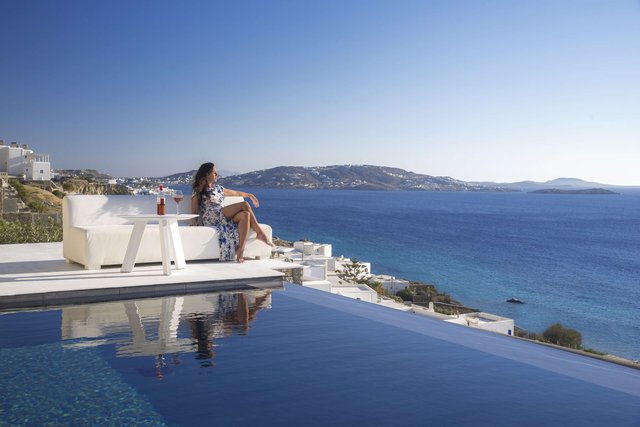 Secret 3 Bedroom Maisonette with Pool