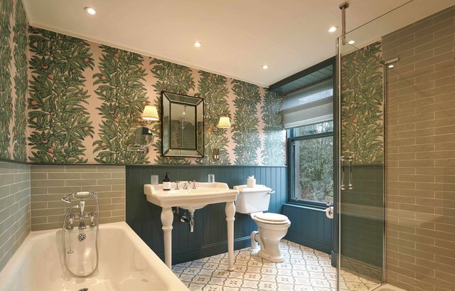 Deluxe Suite 
