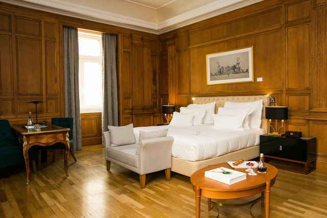 Aurea Suite King Size Bed