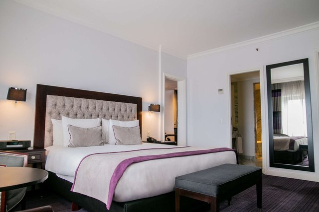PRESTIGE SUITE W/ 1 QUEEN BED