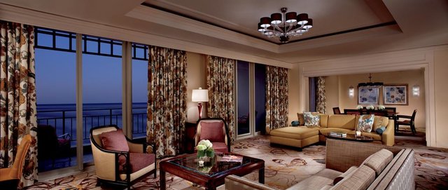 The Ritz-Carlton Suite