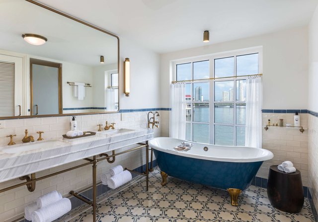 OCEAN FRONT LEGENDARY 1 BEDROOM SUITE