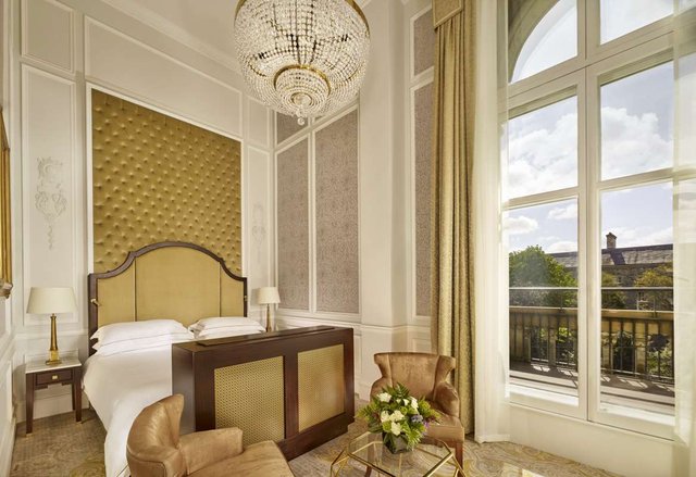 Presidential Suite- College Suite