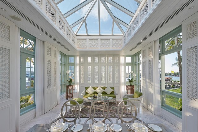 앰배서더 2 베드룸 스위트