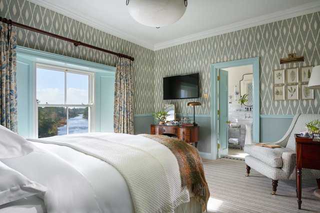 Classic Riverside Room