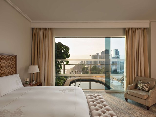 Presidential Pool Suite