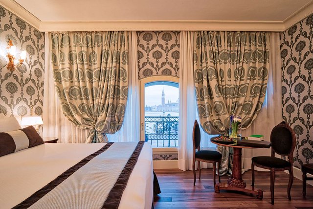 Deluxe room lagoon view